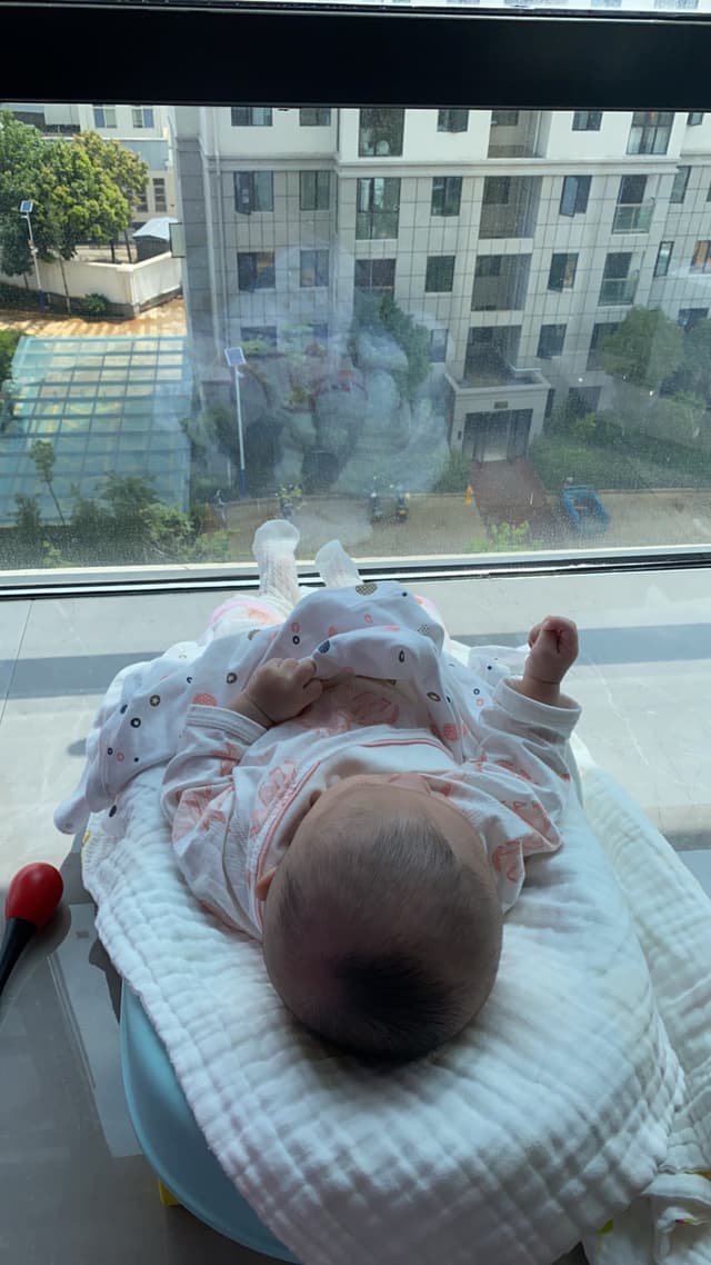 躺在阳台看看天空