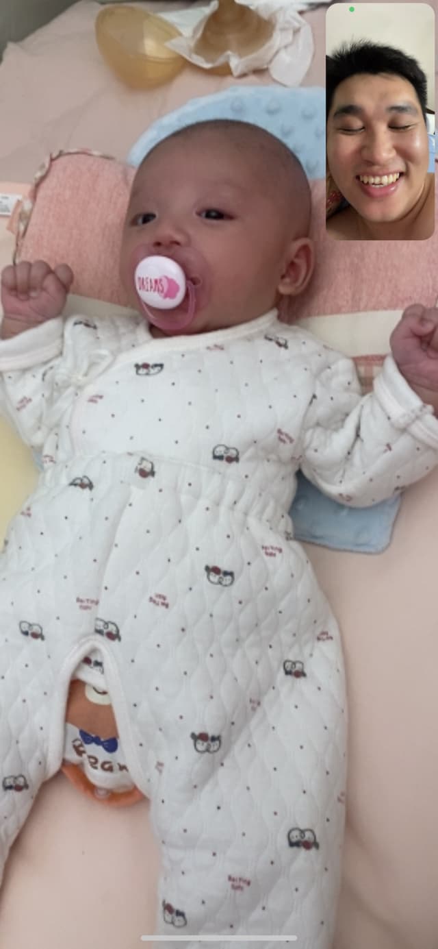 爸爸我忙着吃，没时间跟你聊天