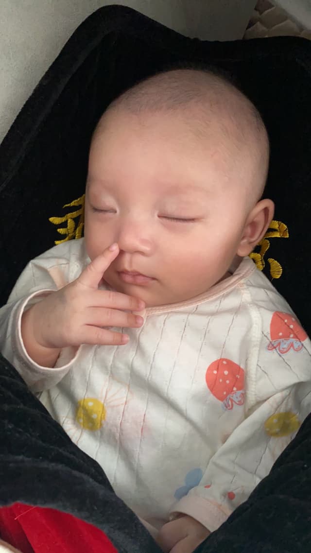 我的新姿势，妈妈帮我记录下来