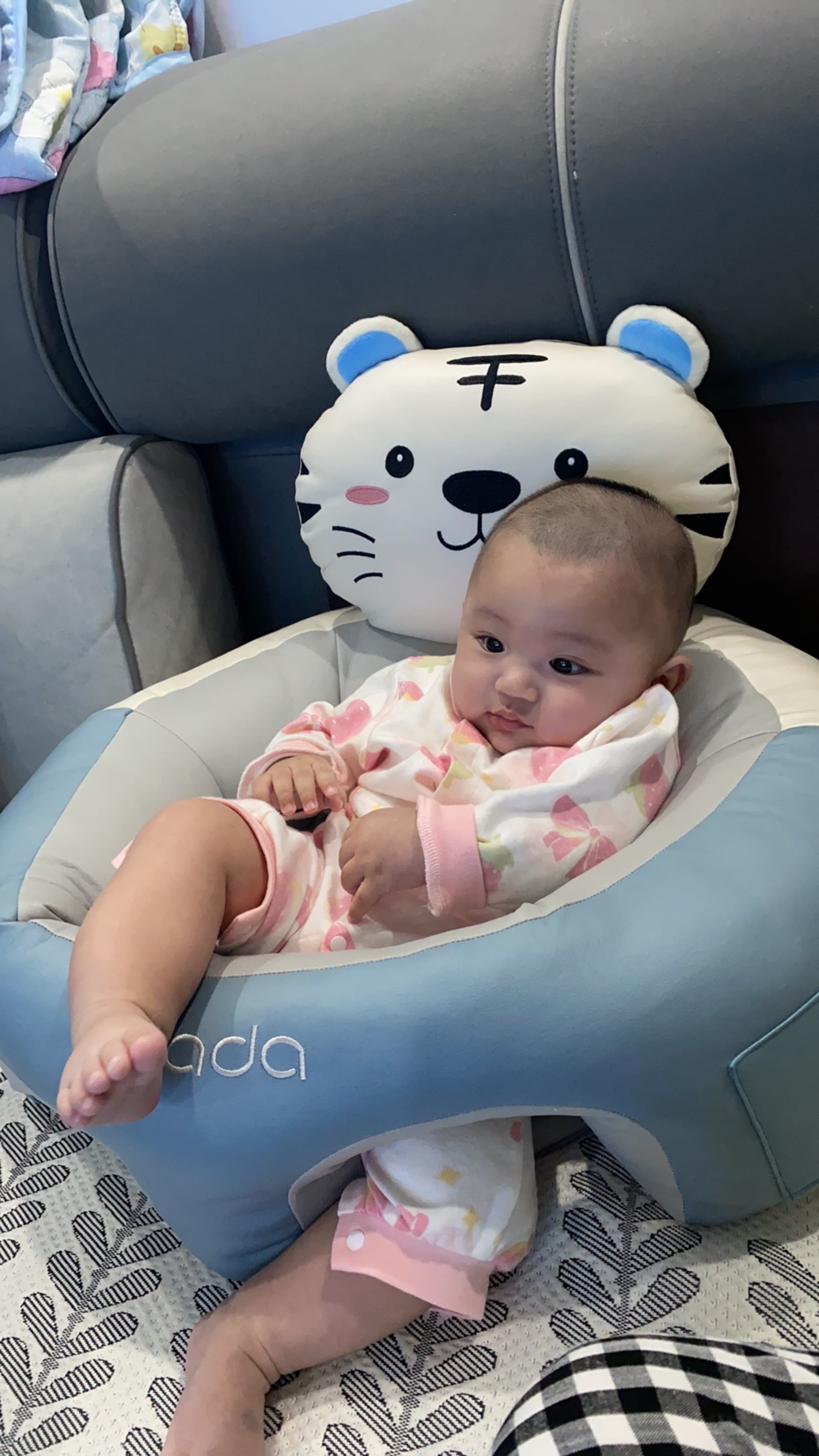 看看我霸气的坐姿