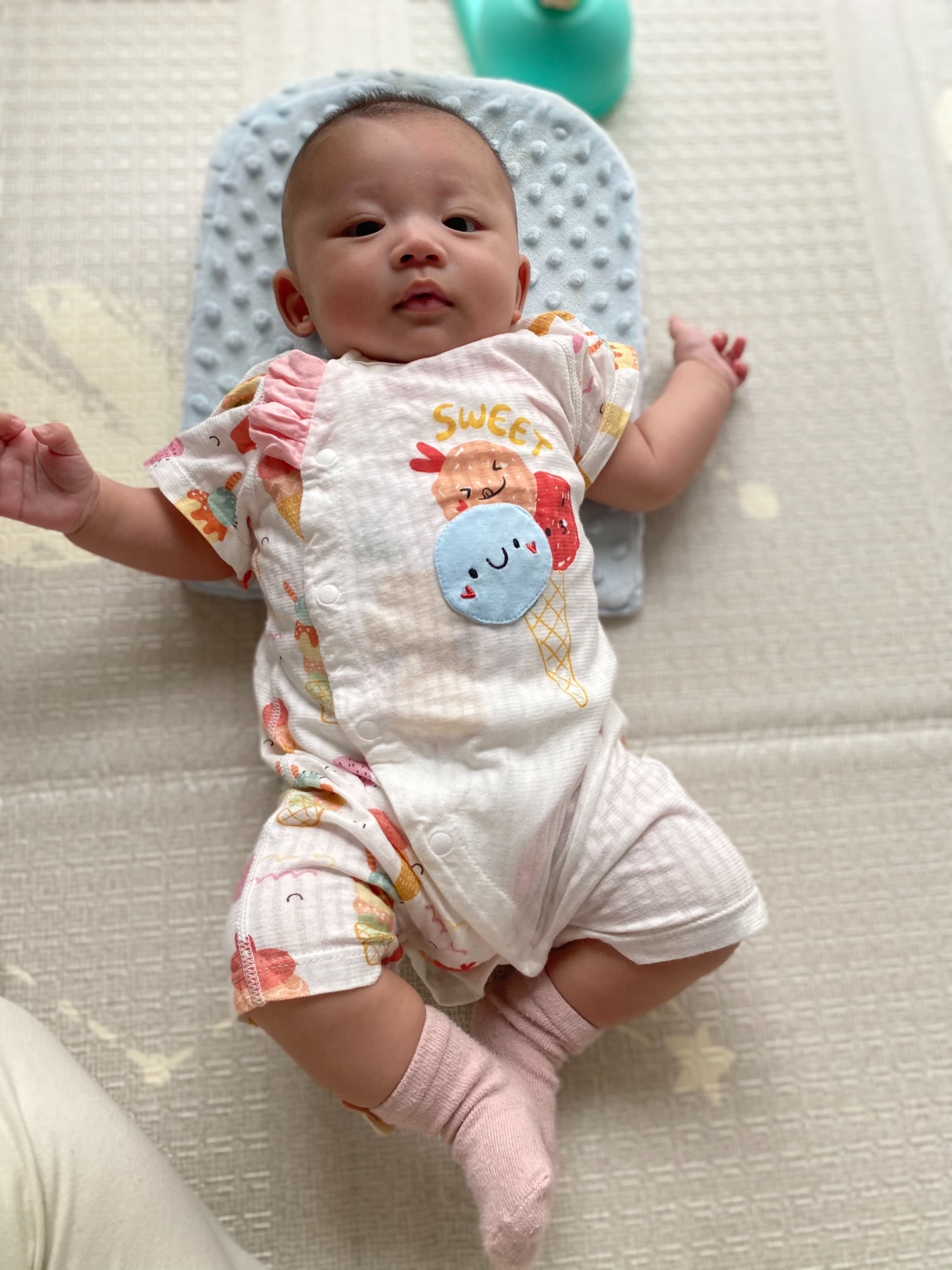 嘻嘻 看妈妈的手机，321咔嚓