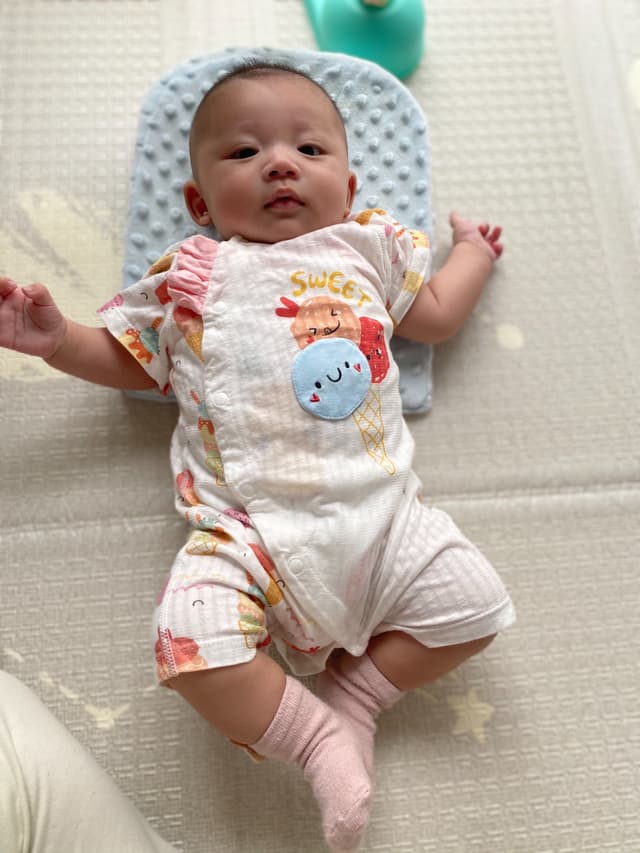 嘻嘻 看妈妈的手机，321咔嚓