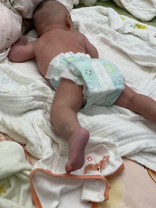 我妈又让我趴着 😰