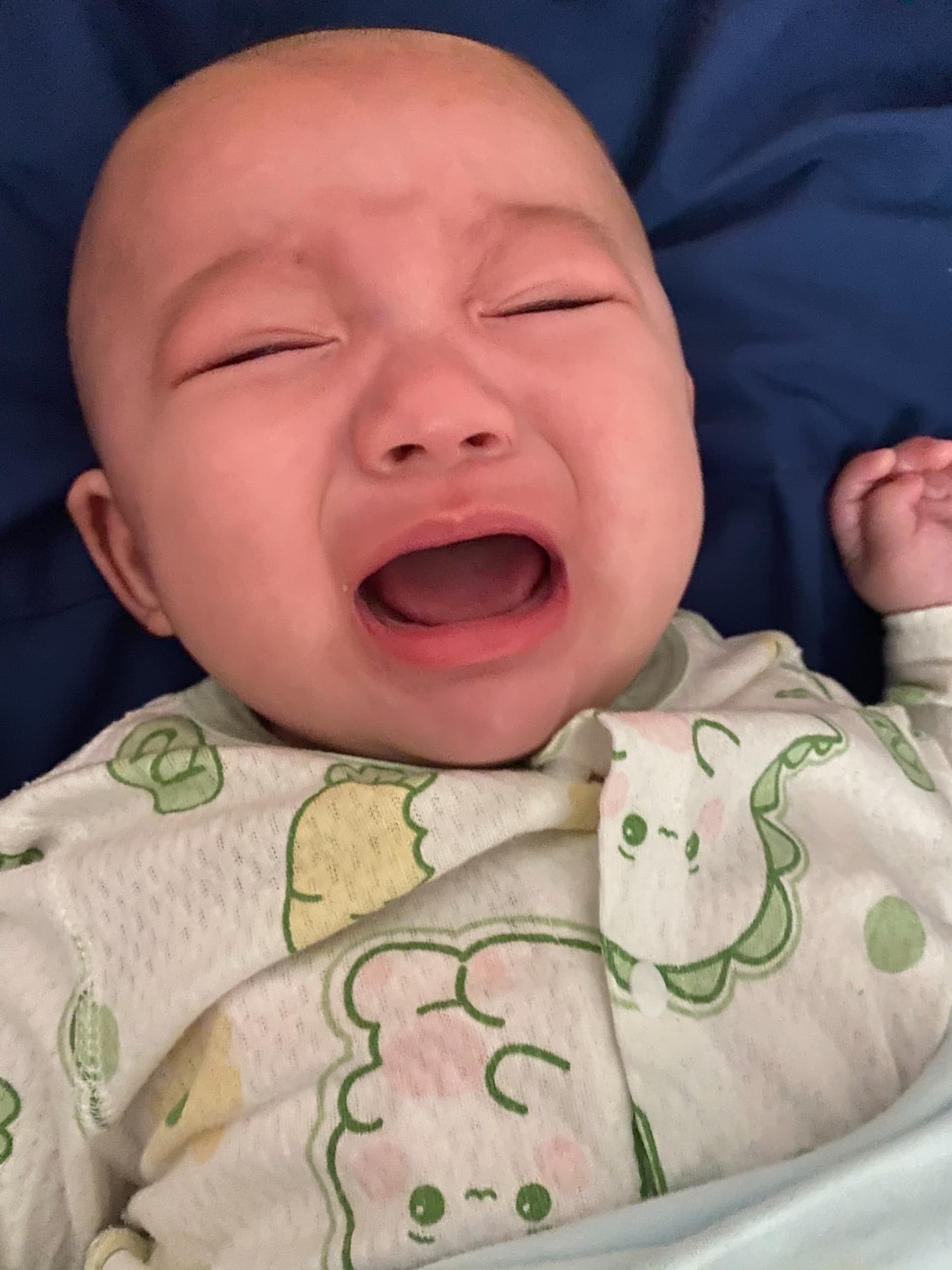  我哭😭 我妈不背我睡觉