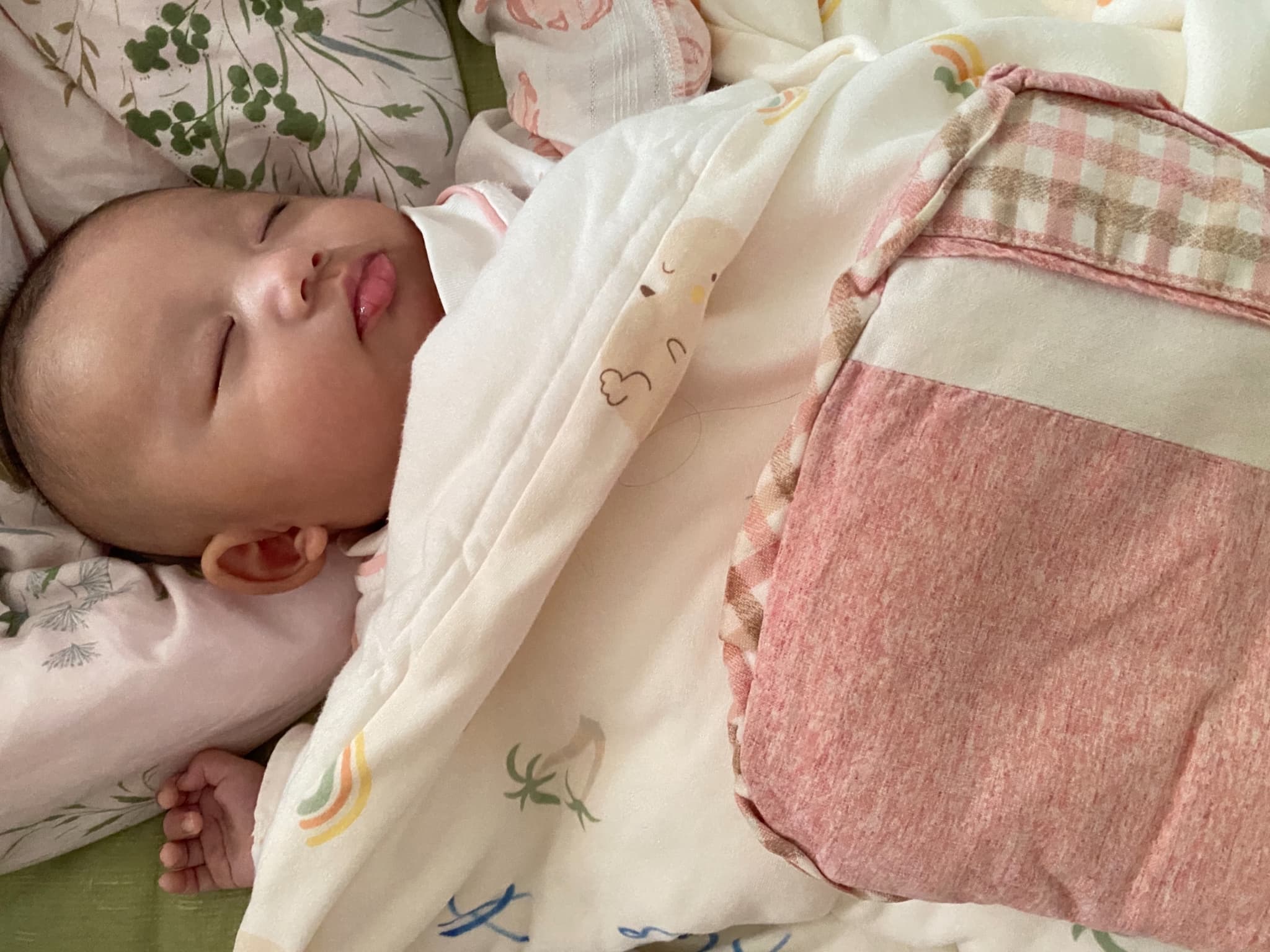 游完泳，我第一次自己吃安抚奶嘴睡了半个小时