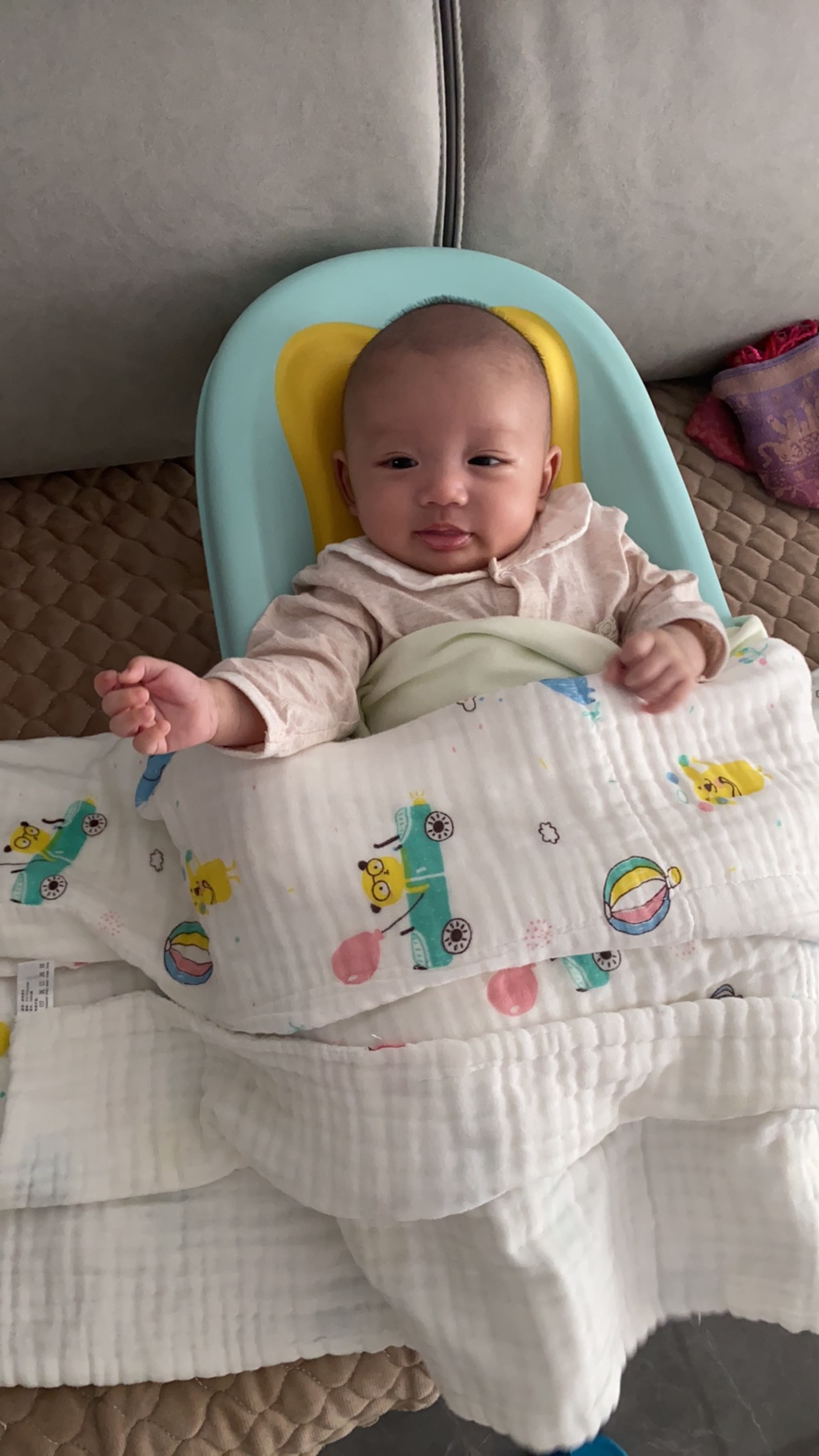 有点热🥵，妈妈把我放在浴架上