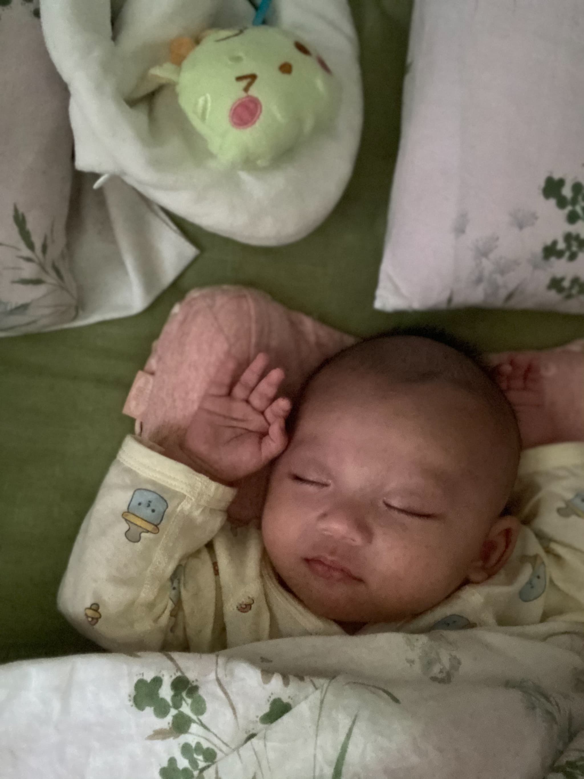 睡个四五分钟就醒了 磨人的小清清